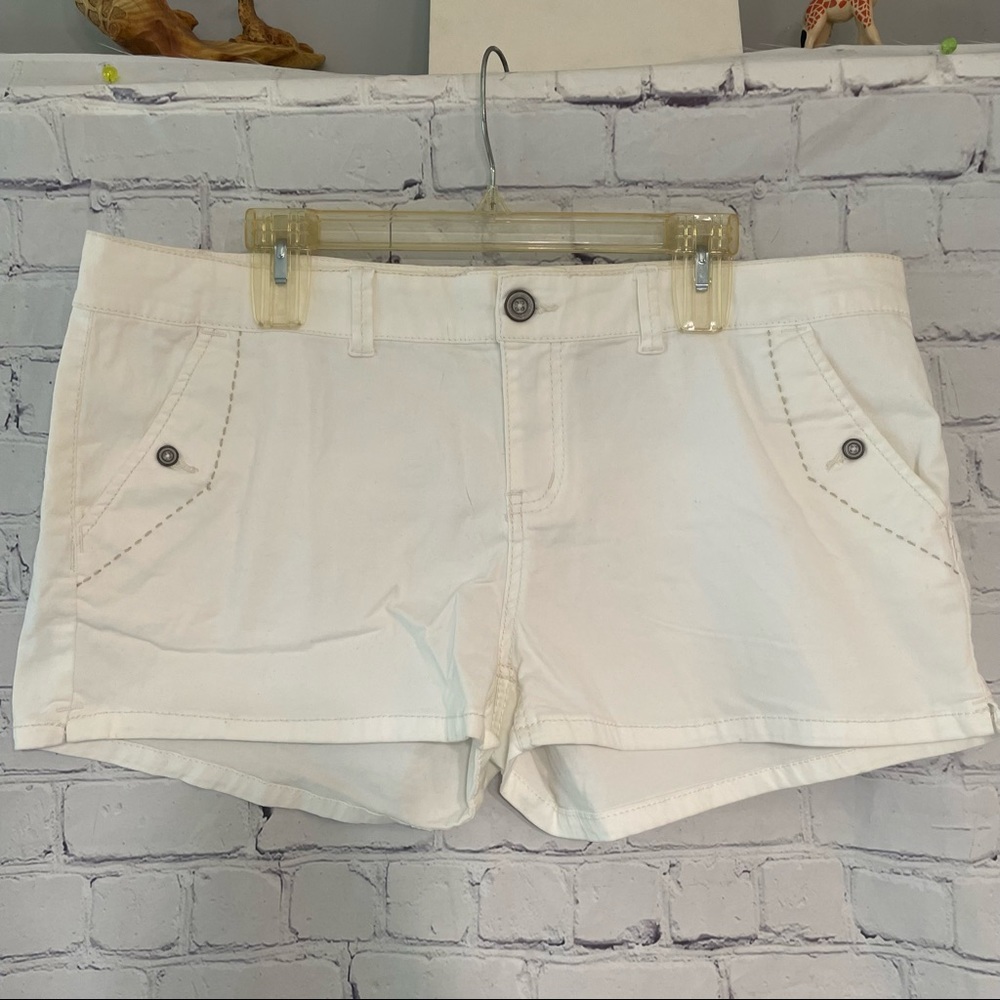Unionbay White Shorts Size 17